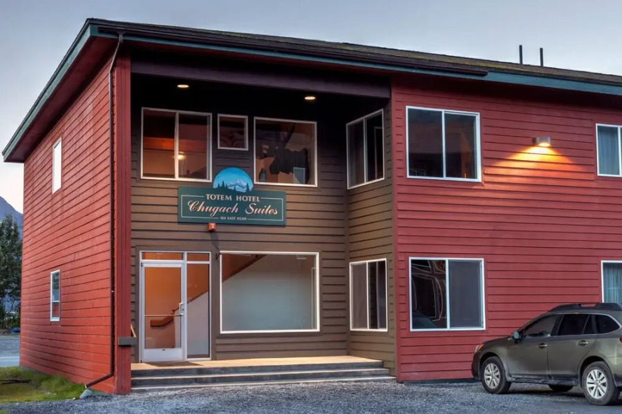 Totem Hotel and Suites