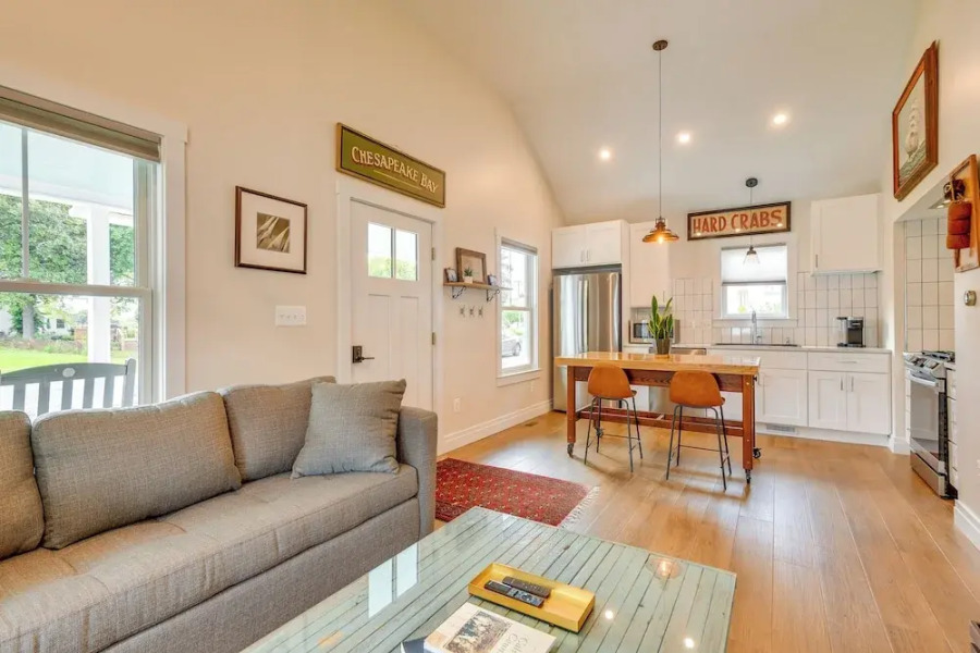 Modern Solomons Cottage Rental - Walk to Island!