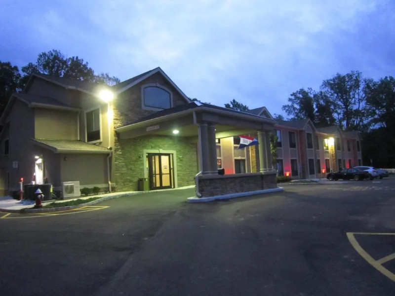 Red Carpet Inn And Suites Monmouth Jtc