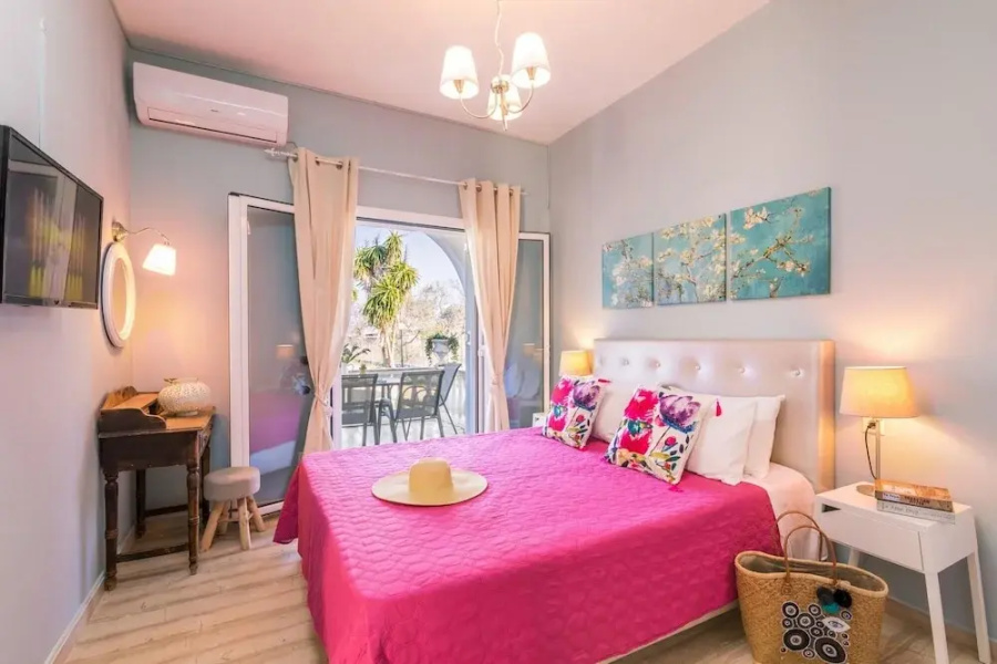 Lamda Apartment by Estia