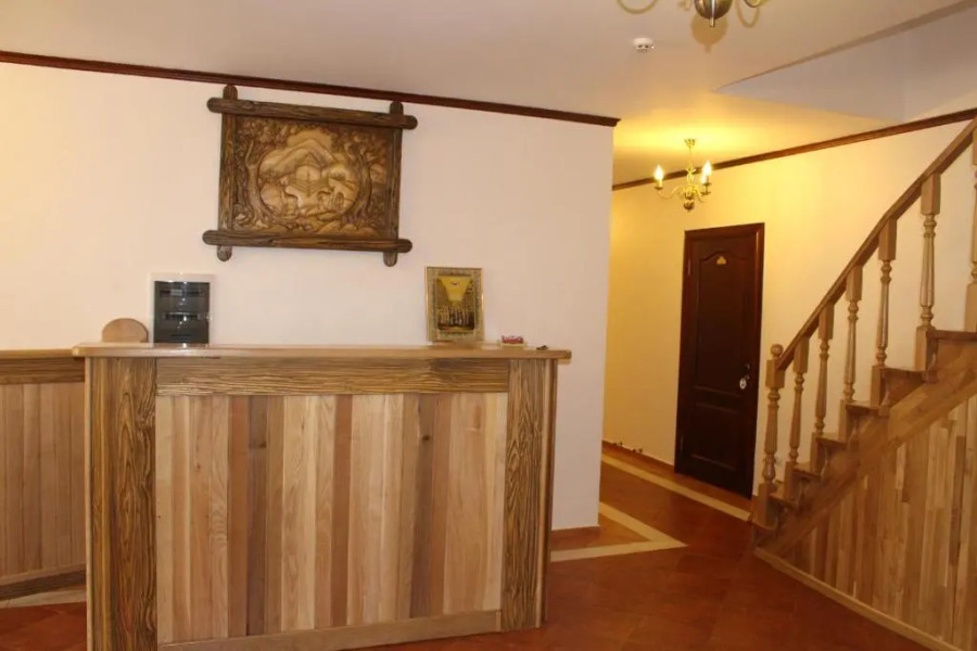 Gostyniy Dvir Synevir