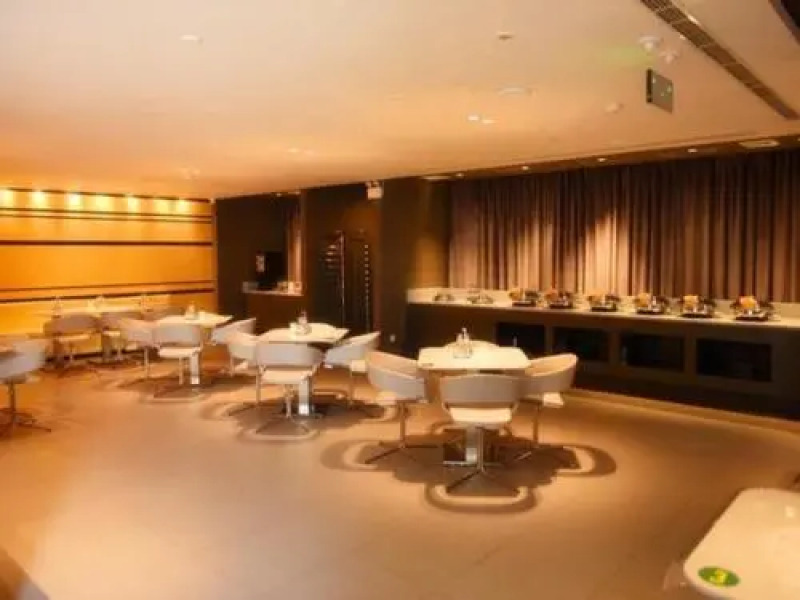 Jinjiang Inn (Yining Railway Station West Building Materials City)