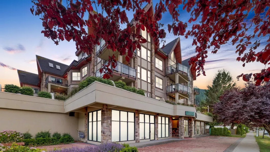 Harrison Lake View Suites