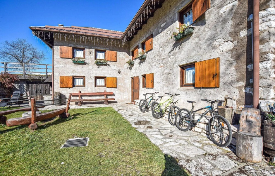 Awesome Home in Castello Tesino With 4 Bedrooms and Wifi