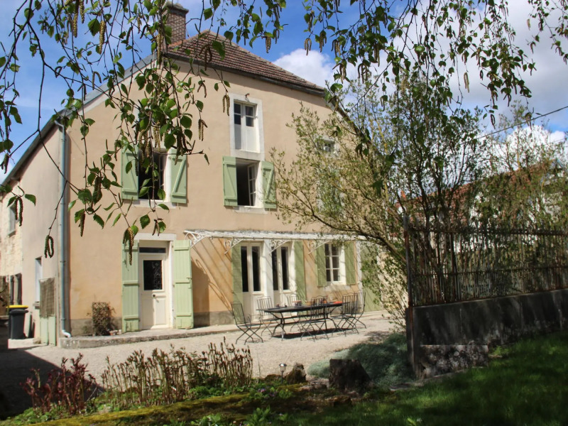 Beautiful country house with enclosed garden in green surroundings in Burgundy.
