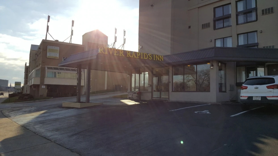 River Rapids Inn