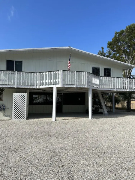 Beautiful Updated Stilted Home Makes For A Super Getaway. 3 Bedroom Home by RedAwning