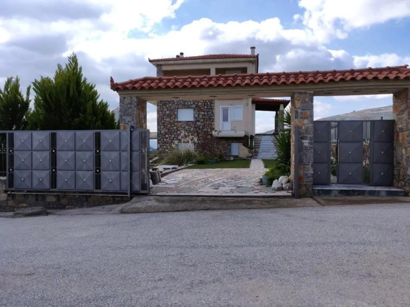 Dimitris Vaso’s Villa with Sea and Mountain View!