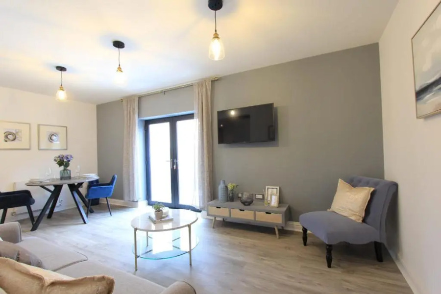 Cabot Mews Apartment 5