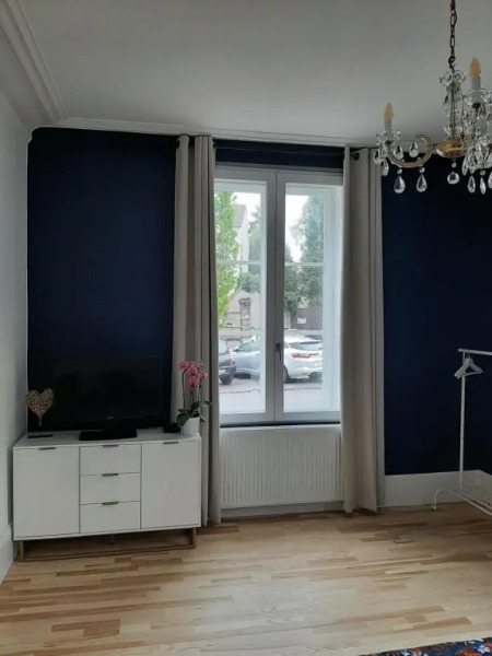 La chambre de maître du boulevard Thiers, entrée et terrasse privatives