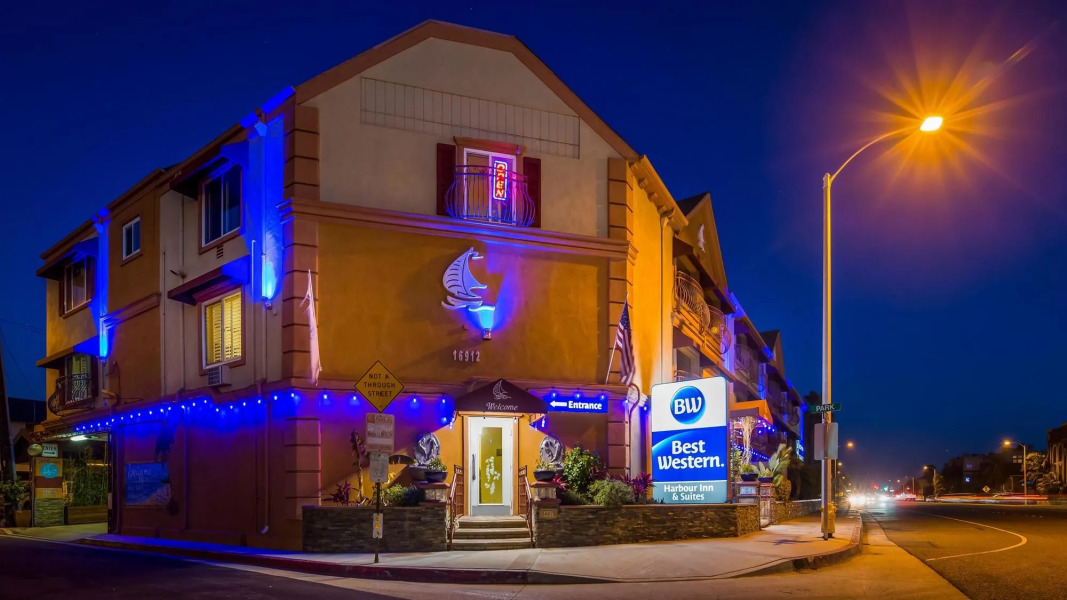 Best Western Harbour Inn & Suites Huntington - Sunset Beach