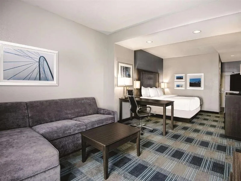 La Quinta Inn And Suites Victoria - South