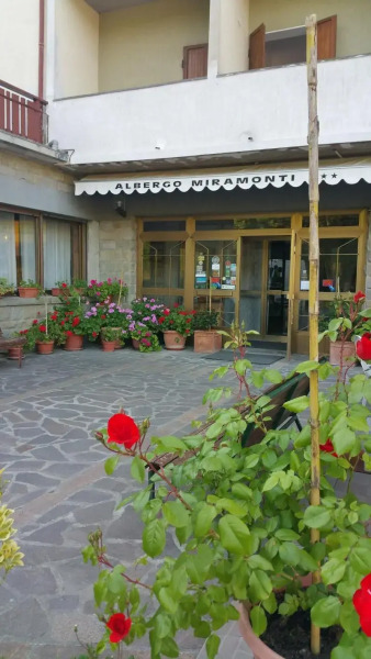 Hotel Ristorante Miramonti