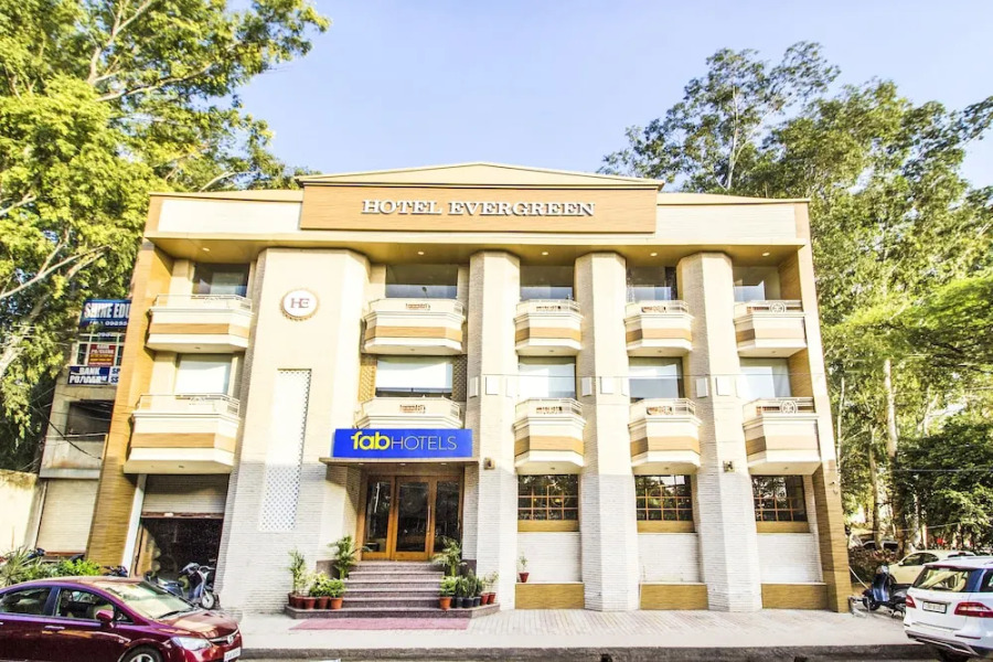 FabHotel Evergreen