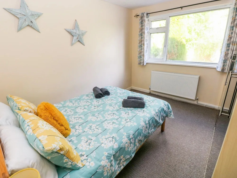 1 Homecroft Bungalows