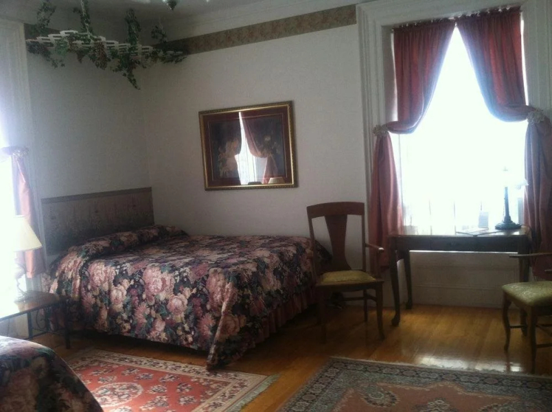 Inn by the Rose Garden