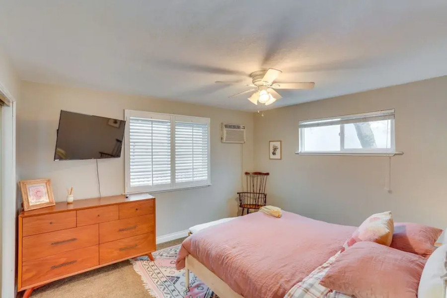 Mid-century Mod Cottage, Steps to Lake Gregory!