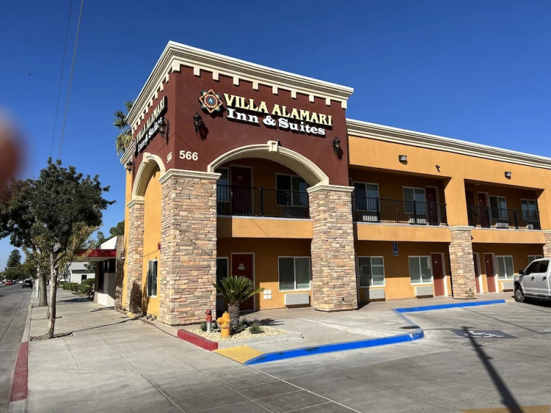 Villa Alamari Inn And Suites