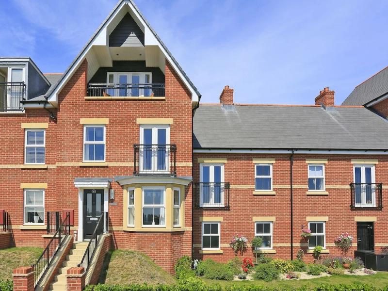 Modernly Furnished Holiday Home With Balcony, Near Felixstowe Beach