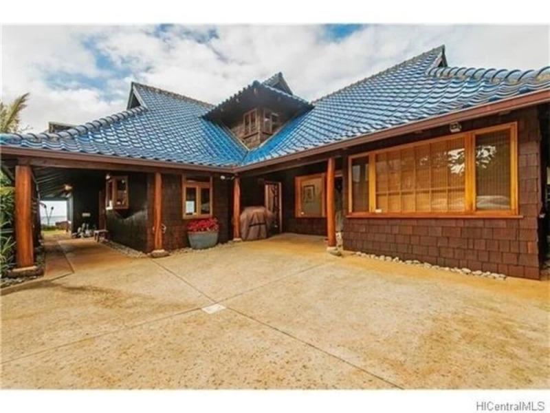 Blue Mahina At Sunset Beach 4 Bedroom Home by RedAwning