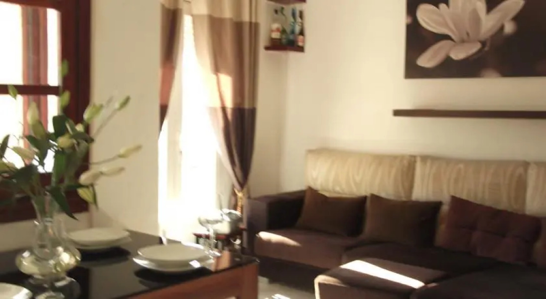 Las Carolinas Apartments