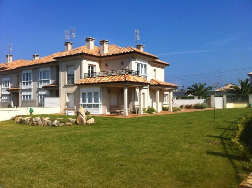 House With 4 Bedrooms in Burela, With Wonderful sea View and Enclosed