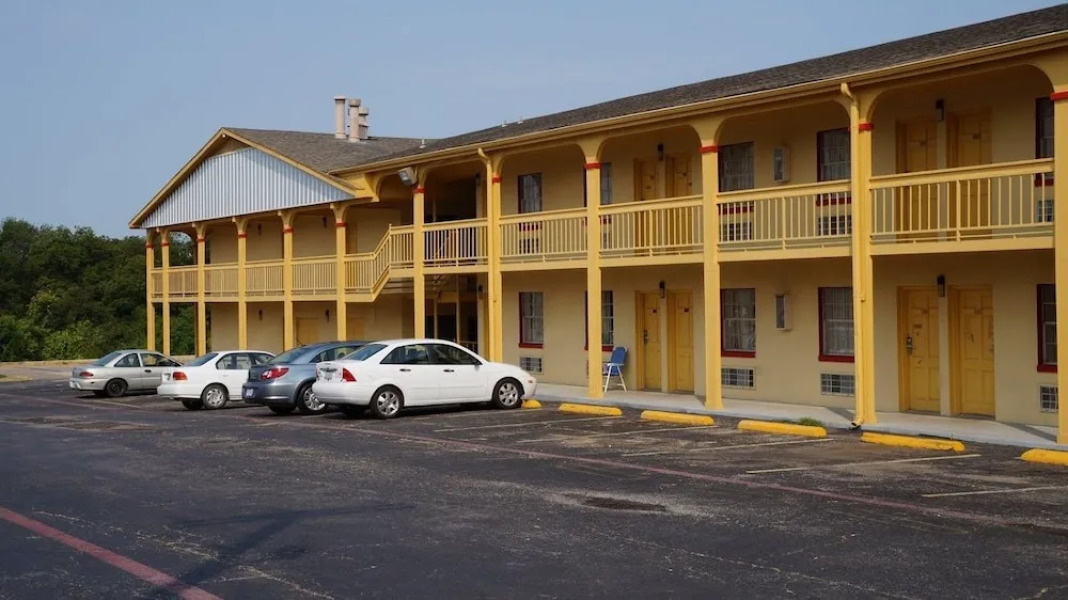 Travelers Inn