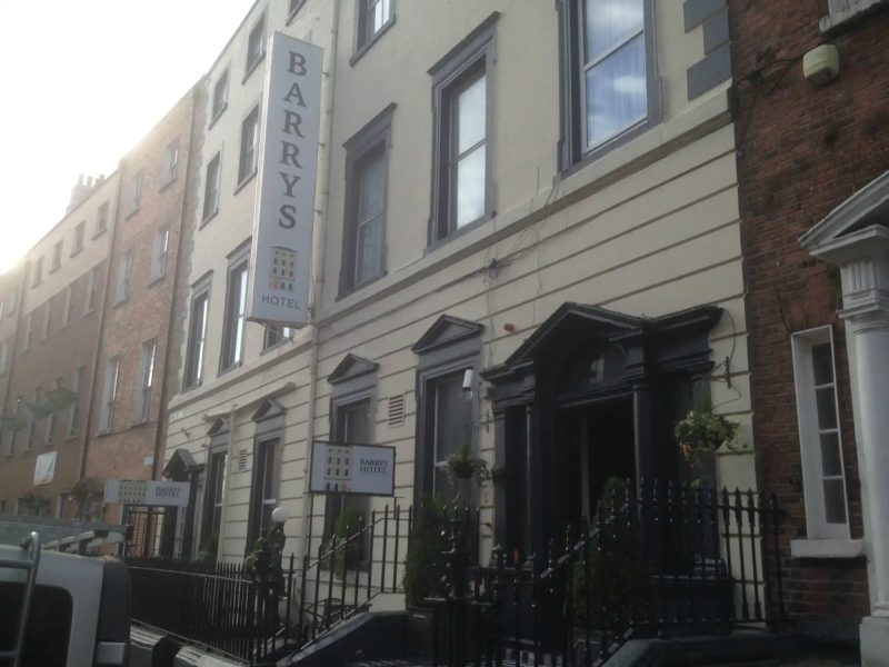 Barrys Hotel