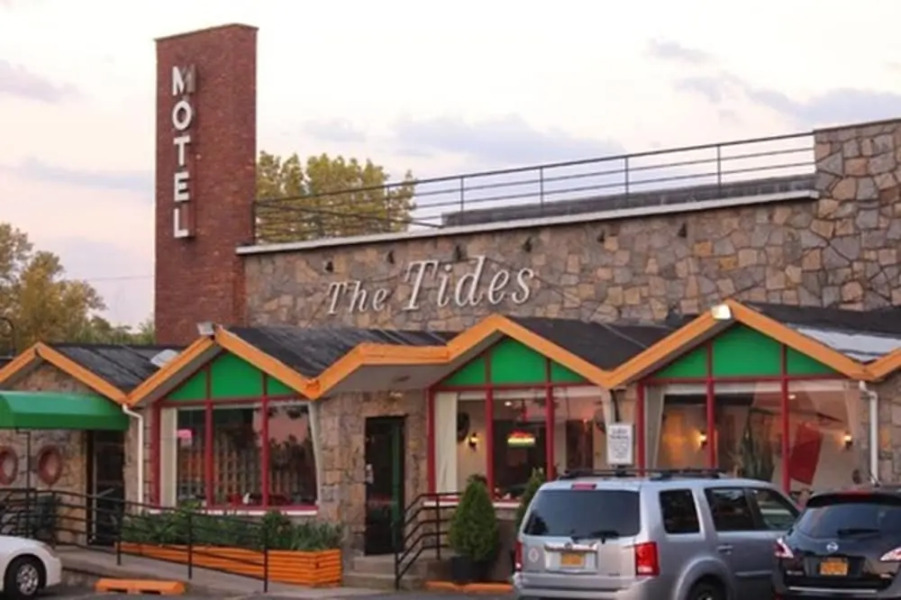Tides Motor Inn at Stehli Beach