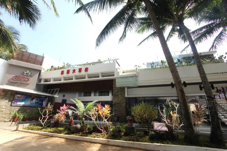 Crown Regency Courtyard Resort