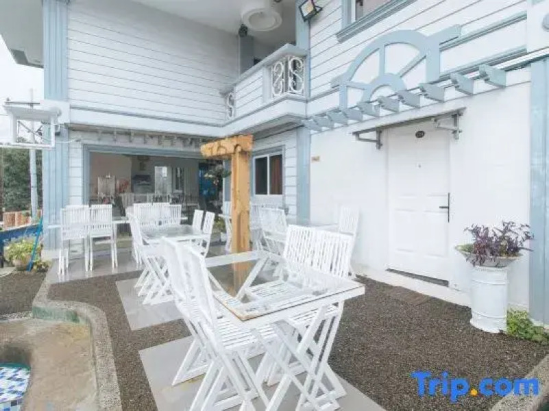 RedDoorz Premium @ THE GRAND PENINSULA SUITES