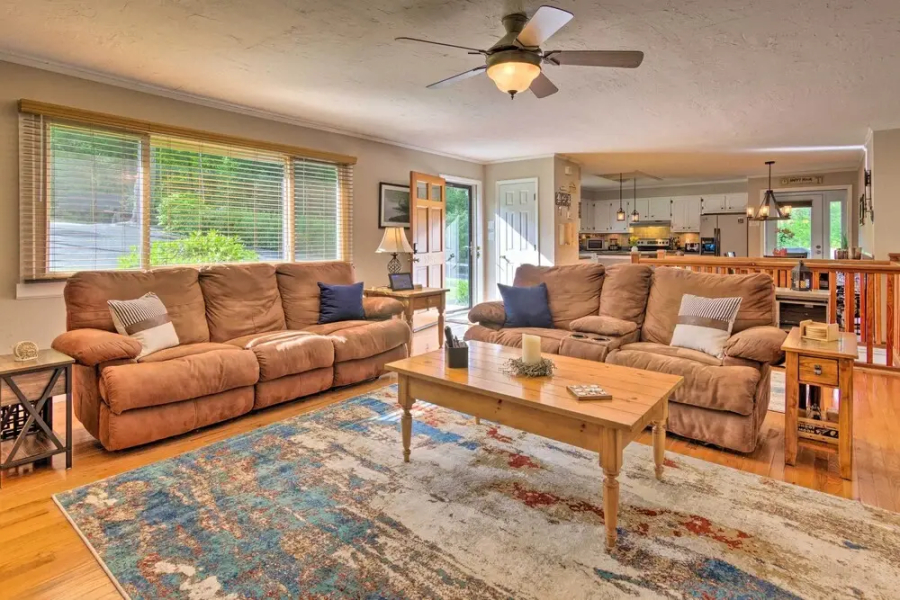 'paradise Lakehouse' in Hickory w/ Dock & Views!