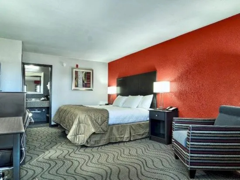 Clarion Inn & Suites Russellville I40