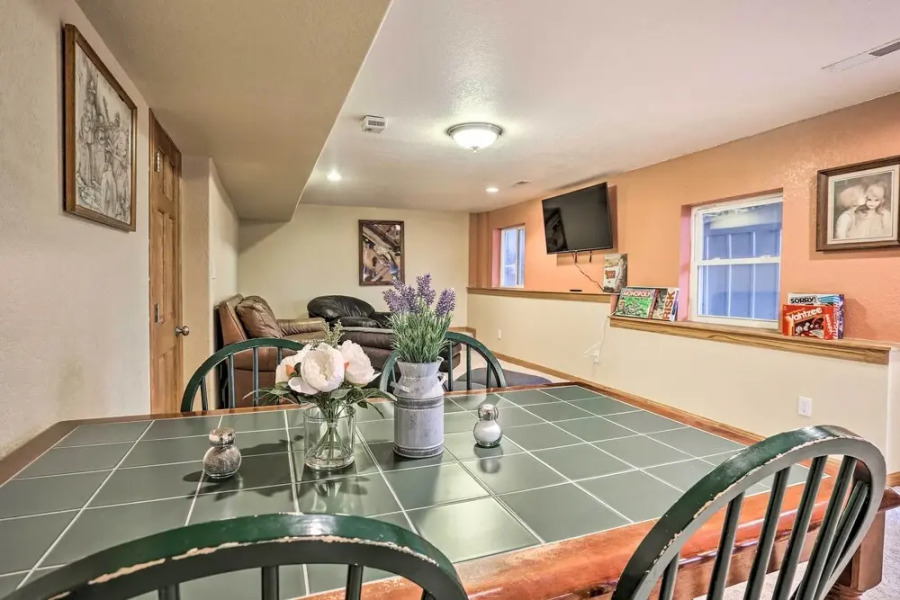 Lead Apartment ~ 5 Mi to Terry Peak Skiing!