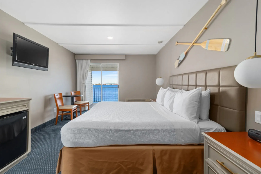 Clearwater Lakeshore Motel