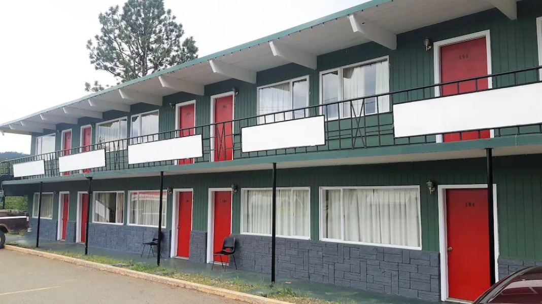 Deerview Lodge & Cabins - Princeton BC