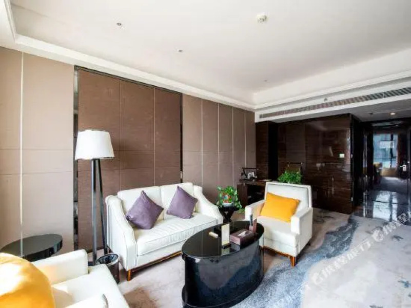 Fontaine Blanche Hotel