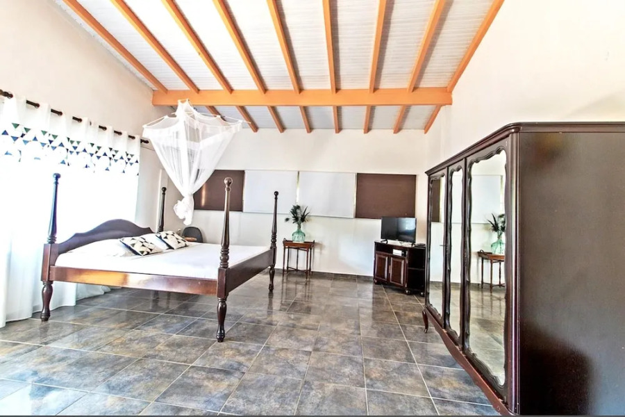 House With one Bedroom in Le Vauclin, With Pool Access, Enclosed Garde