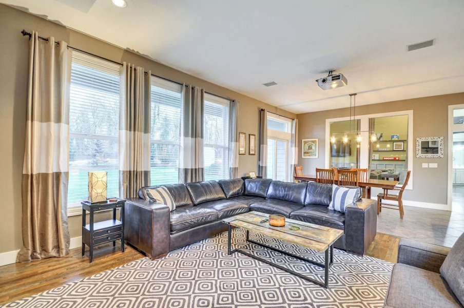 Spacious Oregon Home w/ Fire Pit & Grill!