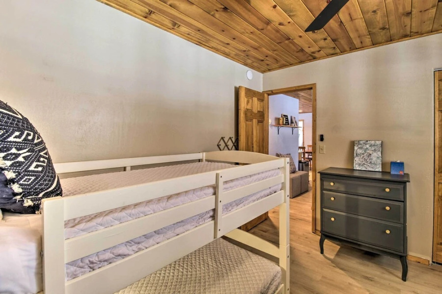 Cozy Heber Cabin Retreat w/ Deck + Fireplace!