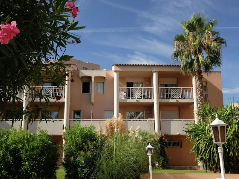 Studio 300 Meters Away From the Lively Beach of Golfe-juan