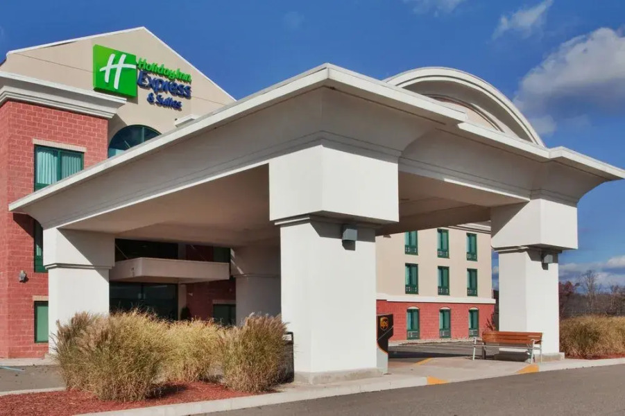 Holiday Inn Exp Suites Hazleton I-80