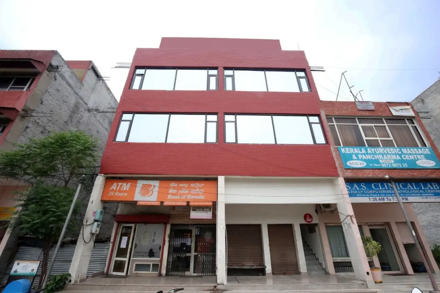 OYO 4856 Hotel The Benz