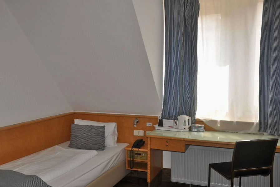 The 4 You Hostel & Hotel