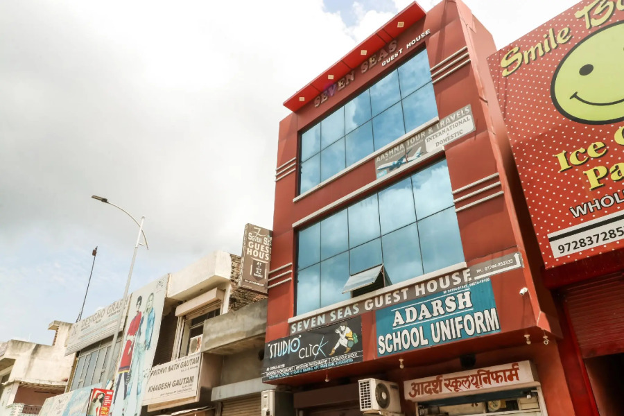 OYO 48233 Hotel Seven Seas