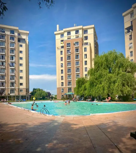 Cosmopolis Forever Friday Luxury