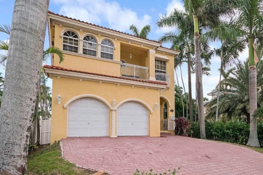 Walk to Beach Spacious Estate with Hot Tub & Game Room