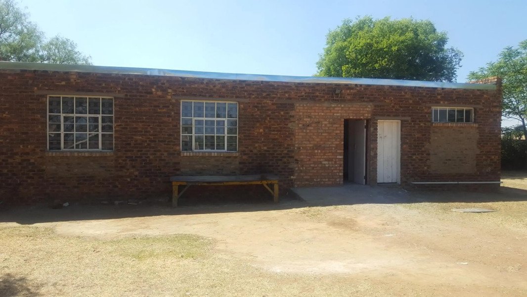 House and Cottage Manor