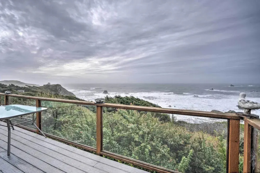 Serenity By The Sea - Chic Oceanfront Home w/ Deck