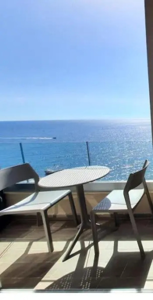 Cloud 7 Quality Sea Front Apartment